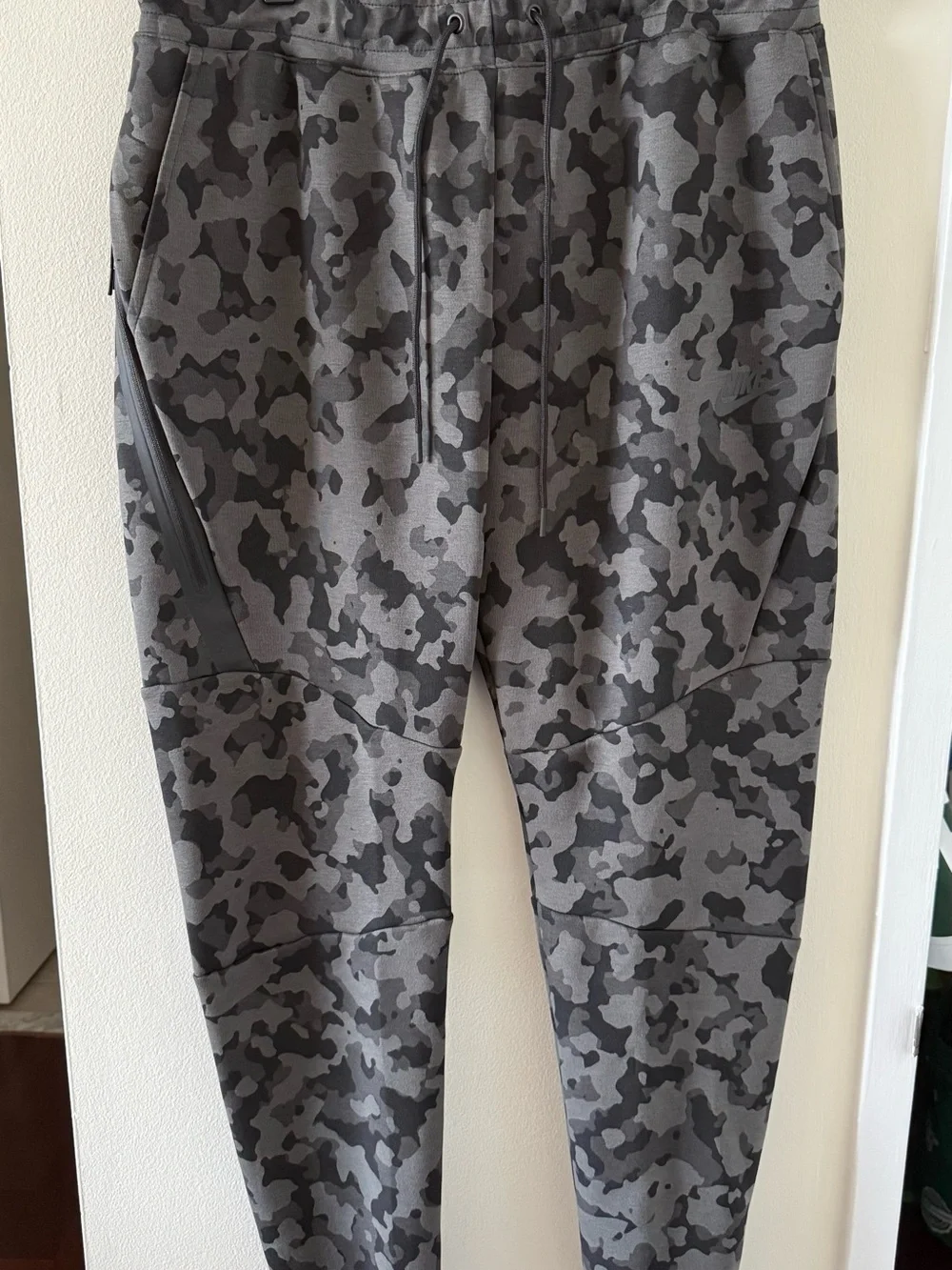 Nike Men's Tech Fleece Gray Camo Jogger Pants